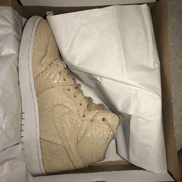SAND DUNE JORDANS GS - Picture 3 of 5